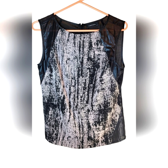 TROUVÉ Textured Sleeveless Top - Picture 1 of 16